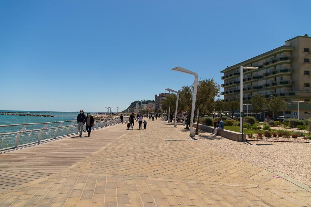 Zara D'Amare A Pesaro 10 Metri Dalla Spiaggia By Yohome Eksteriør bilde
