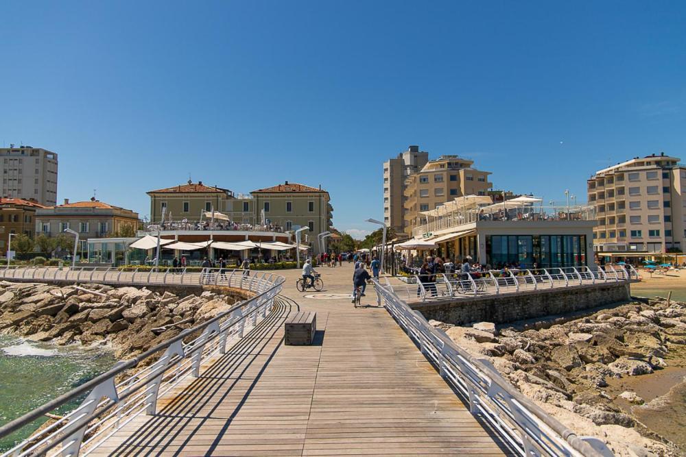 Zara D'Amare A Pesaro 10 Metri Dalla Spiaggia By Yohome Eksteriør bilde